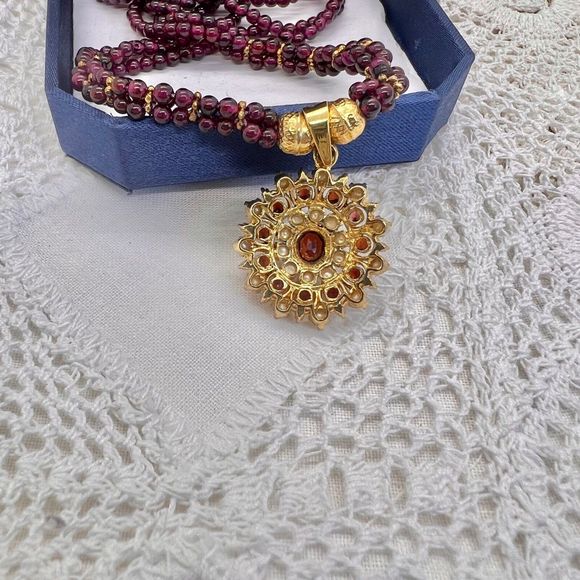 Vintage Plum Color Garnet Necklace with Garnet Tone Rhinestones &  Faux Pearls - Picture 6 of 10